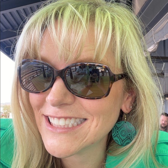 Meet your Posher, Valoree - Picture 1 of 1